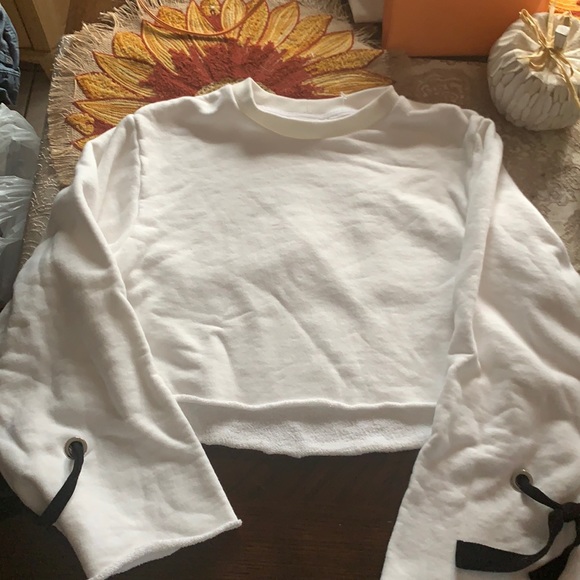 Wesley Mercer cropped snuggle sweatshirt w/ties sz.M - Picture 5 of 10